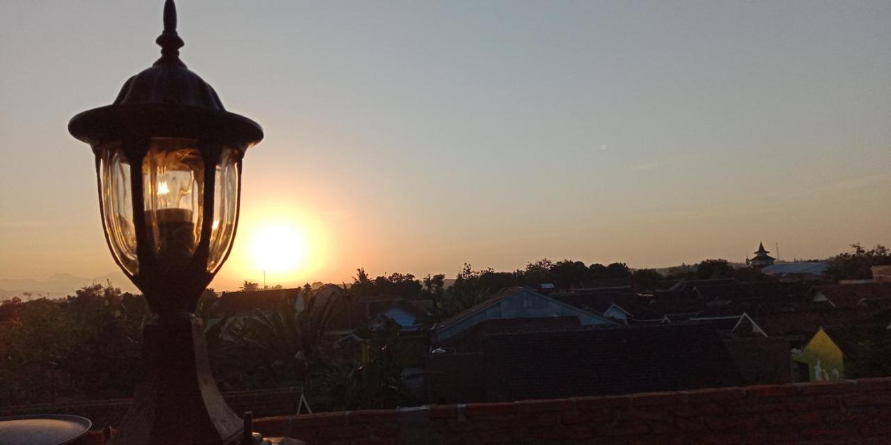 Cheap Inn Banyuwangi Бануванги Екстериор снимка