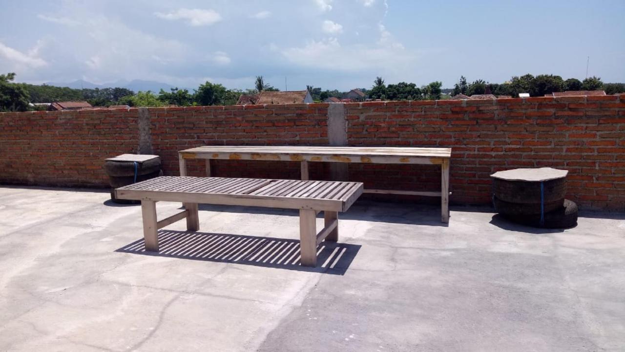 Cheap Inn Banyuwangi Бануванги Екстериор снимка