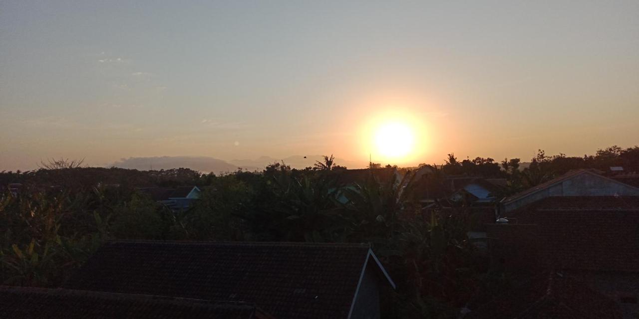 Cheap Inn Banyuwangi Бануванги Екстериор снимка
