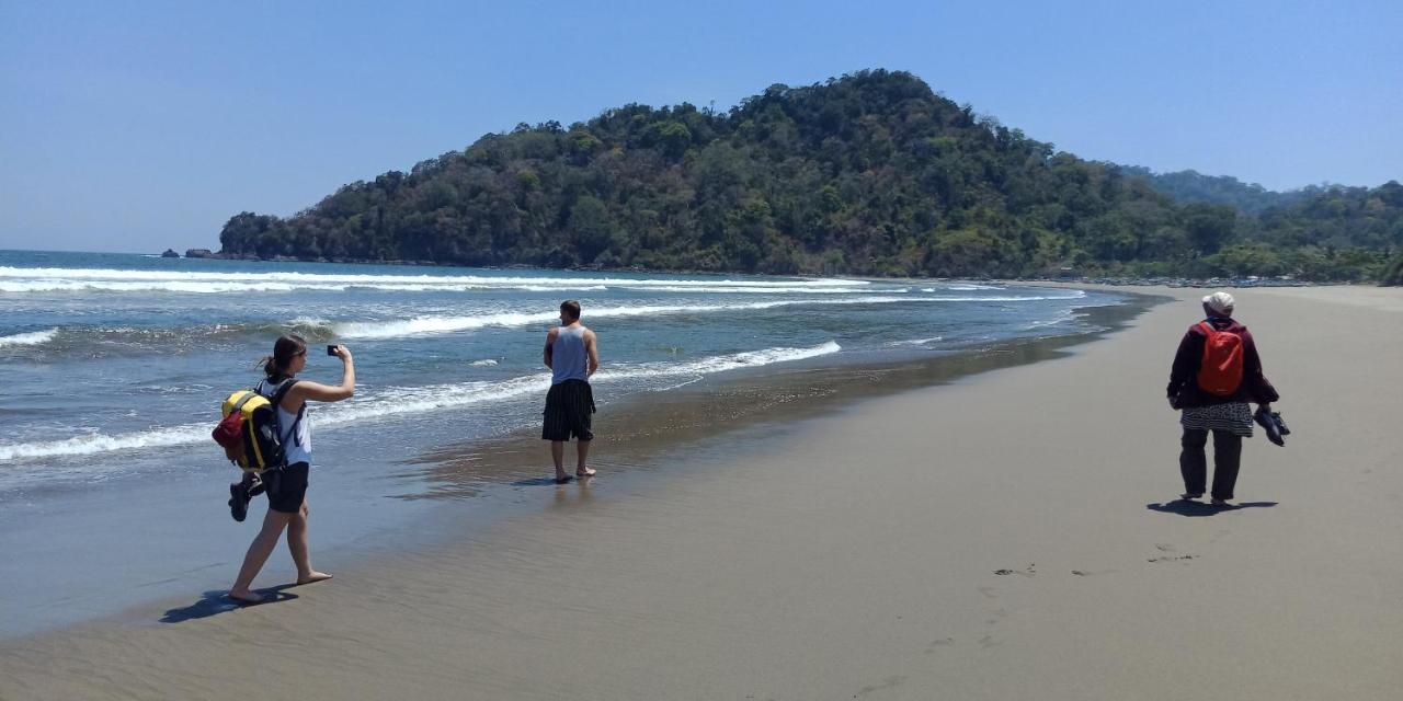 Cheap Inn Banyuwangi Бануванги Екстериор снимка