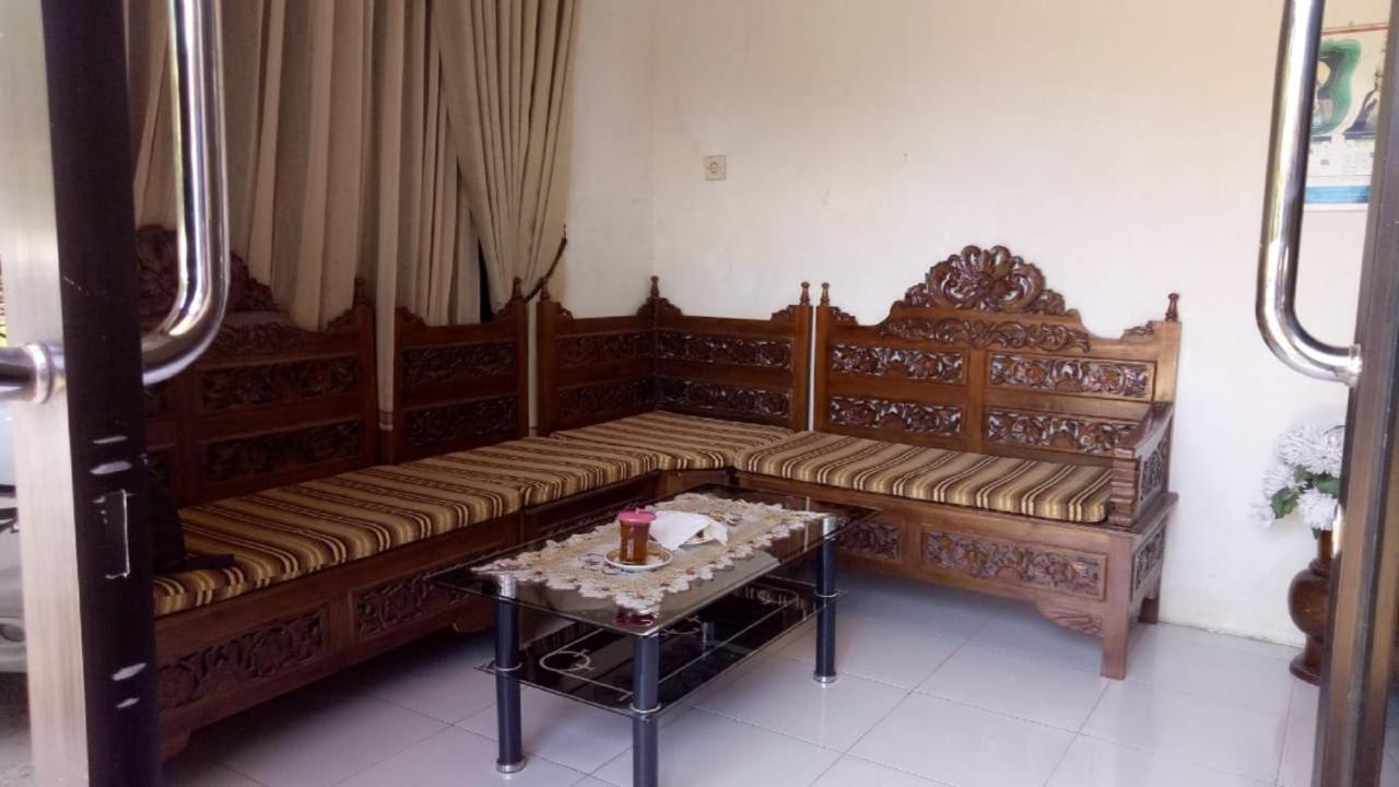 Cheap Inn Banyuwangi Бануванги Екстериор снимка