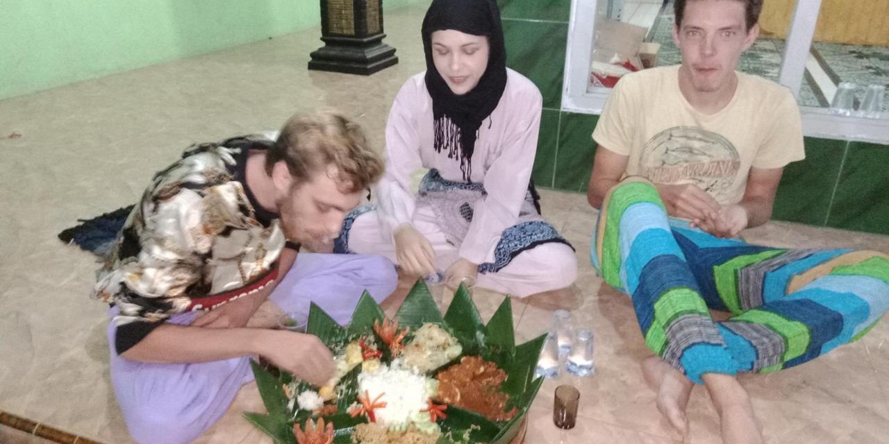 Cheap Inn Banyuwangi Бануванги Екстериор снимка