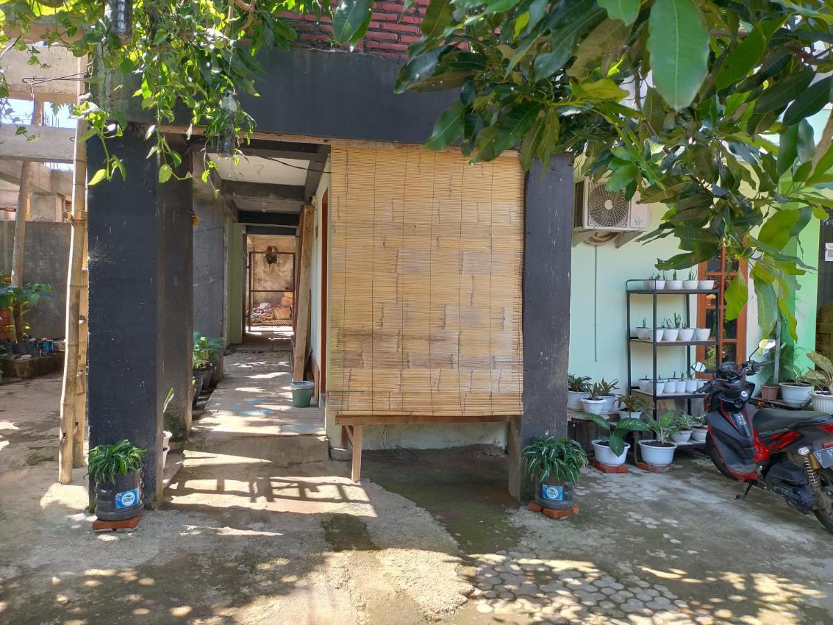 Cheap Inn Banyuwangi Бануванги Екстериор снимка
