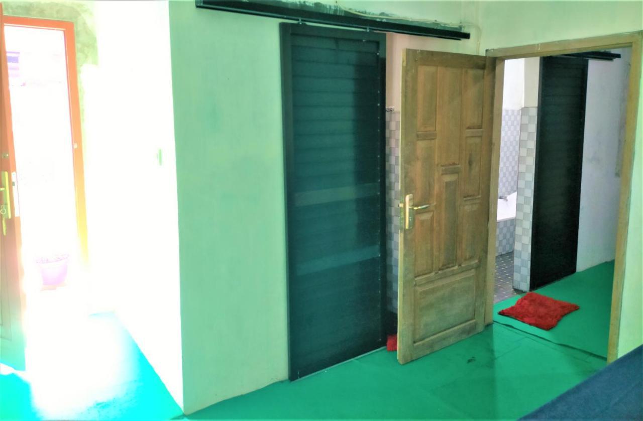 Cheap Inn Banyuwangi Бануванги Екстериор снимка