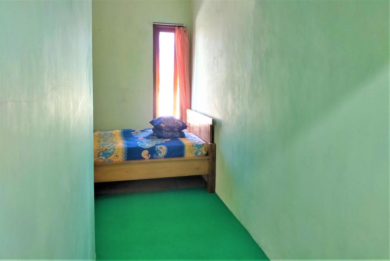 Cheap Inn Banyuwangi Бануванги Екстериор снимка