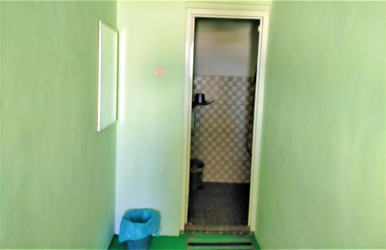 Cheap Inn Banyuwangi Бануванги Екстериор снимка