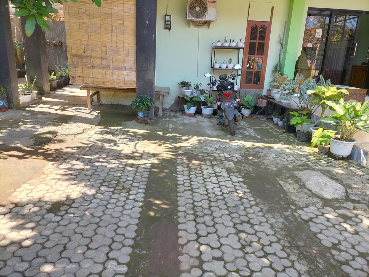 Cheap Inn Banyuwangi Бануванги Екстериор снимка